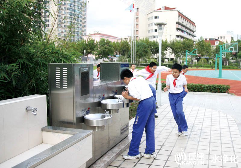 世界外國語中學(xué)飲水臺.jpg
