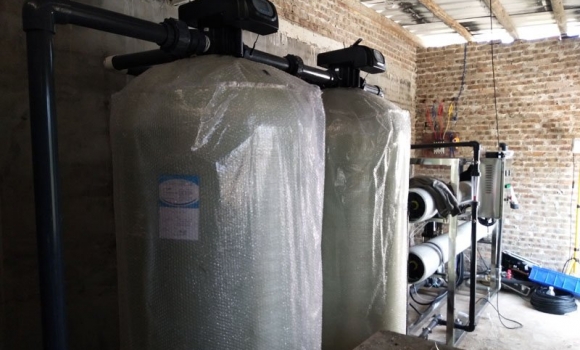 每小時(shí)4噸反滲透純凈設(shè)備，南寧純凈水設(shè)備廠家