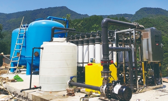 海南水處理1000人生活用水-超濾設(shè)備解決河水凈化過濾 處理量每小時(shí)40噸